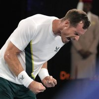 Britu leģenda Marejs trillerī uzvar vienu no 'Australian Open' favorītiem