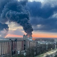 Krievijas Kurskas apgabalā divos rajonos atslēgta elektrība; Brjanskā deg degvielas krātuve