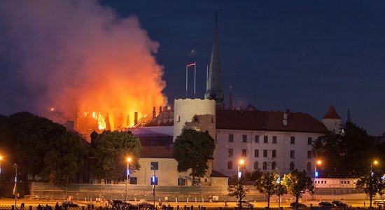 Дело о пожаре в Рижском замке передано прокуратуре