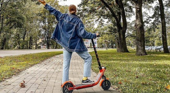 Vietējie iedzīvotāji ar elektroskrejriteņiem iekārdināti