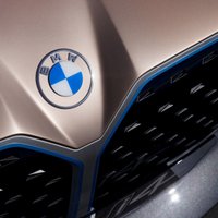 BMW показала новый логотип без черного ободка
