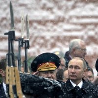 'GAZ par Putinu': Kremļa saimnieks autorūpnīcā paziņo par kandidēšanu vēlēšanās