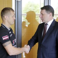 ФОТО: Президент Латвии встретился с лучшим латвийским боксером и его соперником