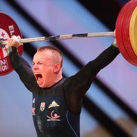 Svarcēlājs Suharevs Eiropas čempionātā izcīna bronzu divu disciplīnu summā