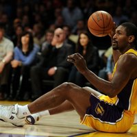 'Lakers' amnestēs Vorlda Pīsa līgumu