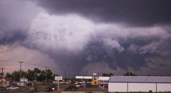 Foto: Vētru mednieku 'noķertie' negaisi Tornado alejā