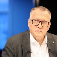 Kritikas dēļ FM atliek nodokļu izmaiņu prezentāciju; sarunas par tām turpināsies