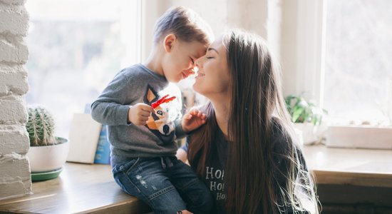 Ieklausīties, saprast un runāt par visu: vai esi sava bērna 'drošais cilvēks'?