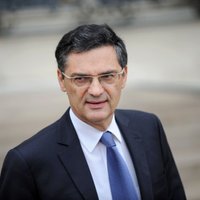 Во Франции экс-министр умер от коронавируса