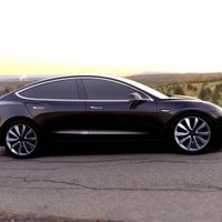Nule prezentētajam 'Tesla' lētākajam elektromobilim jau 276 tūkstoši pasūtinājumu