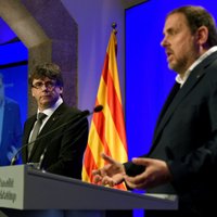 Šķelšanās Katalonijas vadībā: referenduma dēļ demisionē valdības locekļi