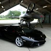 Video: 'Lamborghini Aventador' pret 'F16 Falcon' iznīcinātājlidmašīnu