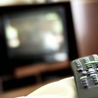 Policija aiztur nelegālās televīzijas izplatītājus; 200 mājsaimniecības paliek bez TV