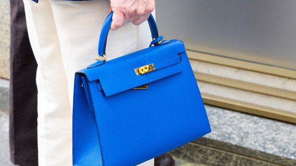 Dina Tračuma: "Hermes" rokassomiņa vai "Ferrari" – izdevīgāk pirkt preci vai akciju?