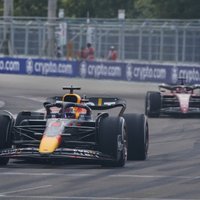 Verstapens apdzen abus 'Ferrari' pilotus un uzvar pirmajās sacensībās Maiami