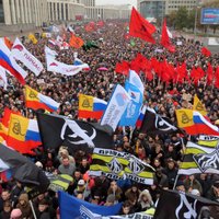 Foto: Milzu pūļi Maskavā pieprasa atbrīvot aizturētos protestētājus