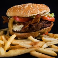 Kanāriju salās atsavināta tonna hamburgeru ar zirga gaļu