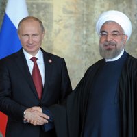 Sankciju ietekme: Krievija un Irāna apvieno spēkus un noslēdz ievērojamu tirdzniecības līgumu