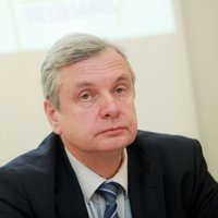 Šadurskis nepiedāvās 'mirkļa risinājumu' augstskolu rektoru valsts valodas zināšanu jautājumā; aicina uz diskusiju