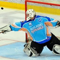 'Ozolnieki'/'Monarch' hokejisti pārspēj 'Dinamo Juniors' komandu