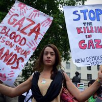 Foto: Londonā tūkstoši protestē pret Izraēlas uzbrukumiem Gazai