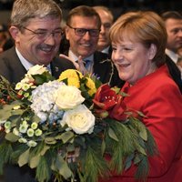 Merkele pārvēlēta par CDU līderi