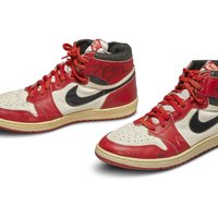 Izsola Maikla Džordana pirmos 'Air Jordan' apavus