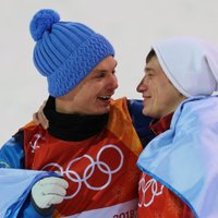 Спорт вне политики: украинец и россиянин обнялись на олимпийском пьедестале