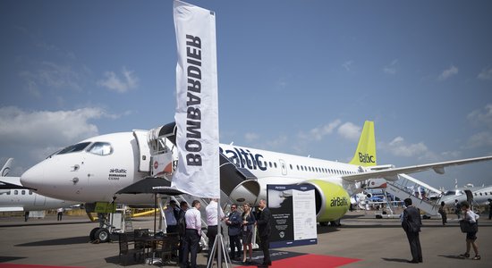 'airBaltic' Singapūras aviošovā prezentē CS300 lidmašīnu