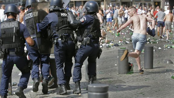 EURO 2016: Futbola fanu nekārtības Marseļā - 3