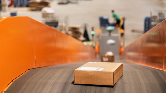 "Omniva" uz laiku aptur sūtījumu piegādi uz Tuvo Austrumu valstīm