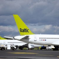 Самолет airBaltic по техническим причинам вернули в Ригу
