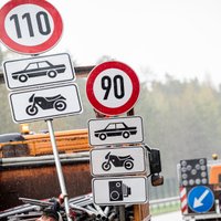 Turpmāk 90 km/h – valsts autoceļu tīklā samazināts maksimālais atļautais braukšanas ātrums