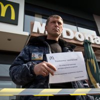 Vairākas starptautiskas kompānijas pārtrauc savu darbību Krimā