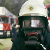 Video: Internetā var noskatīties īsfilmu par Latvijas ugunsdzēsēju ikdienu 'Glābēji'