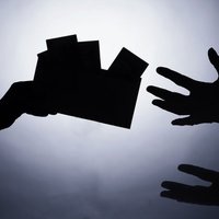 Страуюма: уголовная ответственность за зарплаты "в конвертах" — для обеих сторон