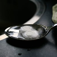 Narkotiku posts: 'Ar heroīnu piepumpēto bērnu savās rokās nesu uz reanimācijas nodaļu'