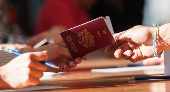 Latvijas pilsonību naturalizācijas kārtībā plāno piešķirt 51 cilvēkam