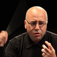Lielajā piektdienā Rīgā diriģēs pasaulslavenais spāņu komponists Ferers Ferāns