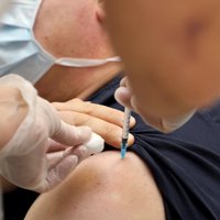 SPKC rekomendē vakcinēties pret sezonālo gripu, īpaši cilvēkiem riska grupās