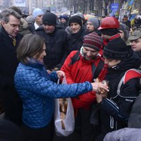 Представитель Госдепа США разносила на Майдане чай и еду
