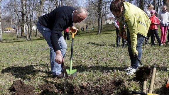 Prezidents Andris Bērziņš talko - 3