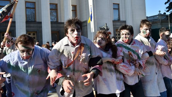 Protesta akcija Kijevā par Krievijas propagandas kanālu slēgšanu