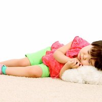 Bērniem, kuri guļ diendusu, retāk sastopama depresija un nemiers