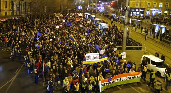 ФОТО: Накануне визита Путина в Будапеште прошла массовая акция протеста