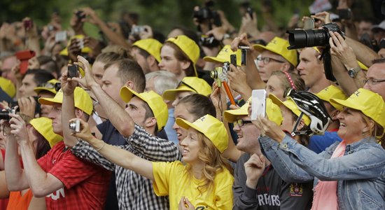 'Selfiju maniaki' apdraud šāgada 'Tour de France' zvaigžņu drošību