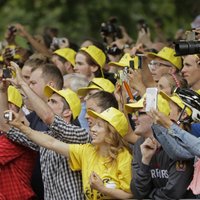 'Selfiju maniaki' apdraud šāgada 'Tour de France' zvaigžņu drošību
