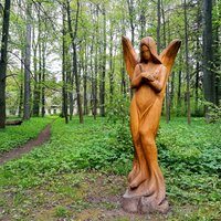 Galēnu muižas parks, kas pārsteigs ar koka skulptūrām