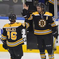 'Bruins' un 'Avalanche' sasniedz Stenlija kausa otro kārtu