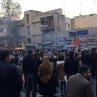 Демонстрации в Иране переросли в жесткие столкновения с полицией